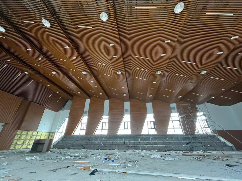 Trần nhôm giả gỗ banner