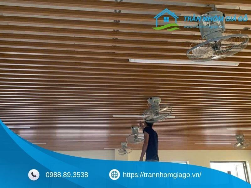 La phông nhôm giả gỗ