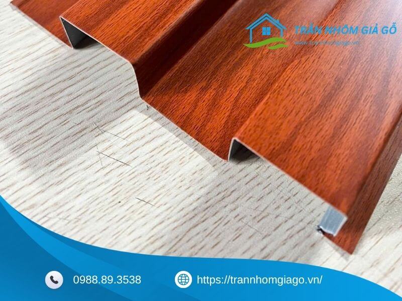 Màu trần nhôm giả gỗ đỏ nâu